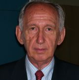 Jean Tulard est membre de l’Académie des sciences morales et politiques dans la section Histoire et Géographie.