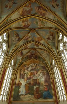 Intérieur de la chapelle royale de Chaalis, fresque de Primatice.