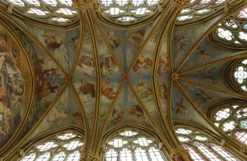 Intérieur de la chapelle royale de Chaalis, fresque de Primatice.