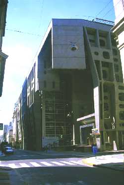 Réalisation de la Banque de Londres à Bueno Aires en 1959, par l’architecte Fransisco Bullrich.