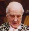 Bernard Destremau (1917 -2002), tennisman, homme d’Etat, fut membre de l’Académie des sciences morales et politiques.