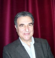 Serge Toubiana, Directeur de la Cinémathèque française, le 16 novembre 2007 dans le parcours de l’exposition "Sacha Guitry, une vie d’artiste", à la Cinémathèque française