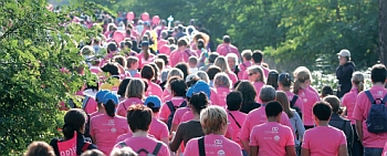 La course Odyssea se déroule chaque année dans plusieurs villes de France, mobilisation collective contre le cancer du sein.