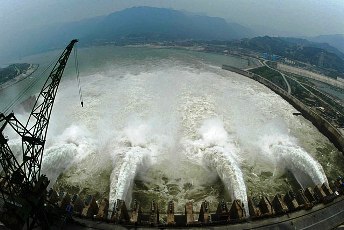 Le barrage des trois gorges sur le fleuve Yangzi doit entrer en service dans sa totalité en 2009
