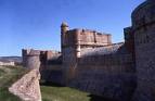 L’ancienne forteresse de Salses, village des Pyrénées-Orientales. Construite de 1497 à 1504 par l’Espagne, sur ordre de Ferdinand le Catholique, roi d’Aragon, pour barrer l’accès du Roussillon à la France