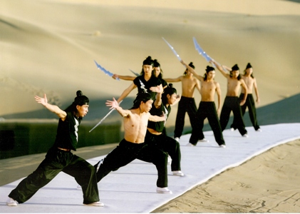 Défilé de mode de Pierre Cardin "Printemps-Été 2008 "dans le désert de Gobi