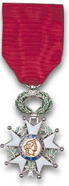 L’insigne de la Légion d’honneur.