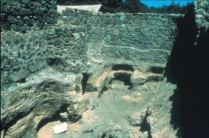 Caves médiévales à Dmanisi, regorgeant de restes préhistoriques
