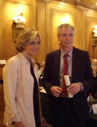 La ministre Valérie Pécresse et Dan Sperber, Lauréat du Prix Lévi-Strauss 2009, Grande salle des séances de l’Institut de France, 29 juin 2009