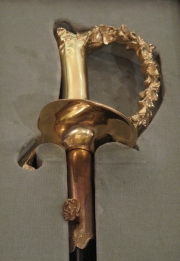 L’épée d’académicien du graveur Erik Desmazières, sculptée par Saint Clair Cemin