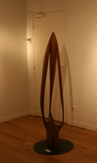 Eugène Dodeigne,  Formes, 1950, chêne, pièce unique monogrammée, collection particulière, biennale de Sculpture de Yerres 2009