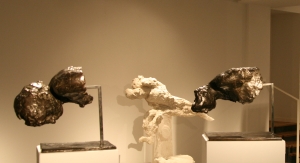 sculptures de Pierre Édouard, N°27,  Petit torse Eve penchée sur socle, 2006, bronze, biennale de sculpture de Yerres 2009