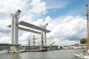 Pont Gustave Flaubert à Rouen créé par l’architecte Aymeric Zublena en 2007