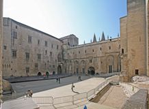 La cour d’honneur du Palais des Papes à Avignon