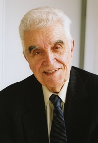 René Girard a été le premier titulaire de la Chaire du Collège des Bernadins