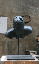 Tête avec épaules, sculpture de Pierre-Edouard, atelier de l’artiste, 13 mars 2010