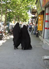 Femmes en voile intégral à Téhéran