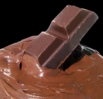 Manger un carré de chocolat noir par jour pour lutter contre le vieillissement : rien n’est prouvé, mais l’idée nous donne l’eau à la bouche !
