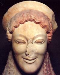 Korè n°671 souriante (fin VIe siècle av. J.-C.)
