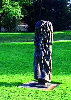 Sculpture de Claude Abeille, membre de l’Académie des beaux-arts, "Mon Balzac", 1995, bronze, hauteur 193 cm