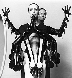Modèle de Pierre Cardin, gants, 1970