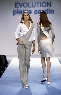 Modèle de Pierre Cardin, 2000