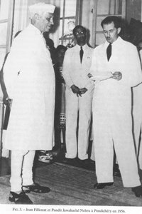 Jean Filliozat et Jawaharlal Nehru à Pondichéry en 1956