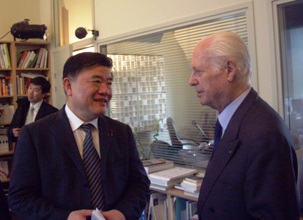 M. Chen Zhu, Ministre de la santé chinois et M. Jean Cluzel, président de Canal Académie