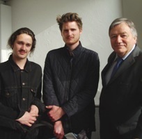 Randolphe Dutrieu et Nicolas Lanet-Planté, deux élèves de l’école d’art Koronin, avec Jean-Pierre Mahé (à droite)