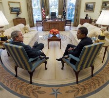 George W. Bush et Barack Obama dans le fameux Bureau ovale