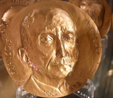 Médaille représentant François Mauriac, de l’Académie française