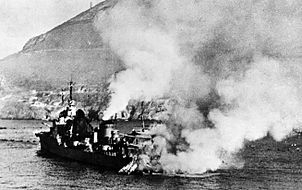 Contre-torpilleur Mogador, sa plage arrière détruite par un coup au but qui fit exploser ses grenades anti-sous-marines