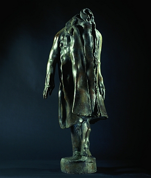 Sculpture de Claude Abeille de l’Académie des beaux-arts, Le Voyageur, bronze, 1997